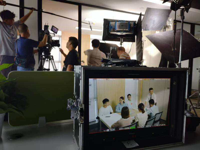 洞头县TVC拍摄公司：科技产品视觉化大师，诠释未来感与功能美学